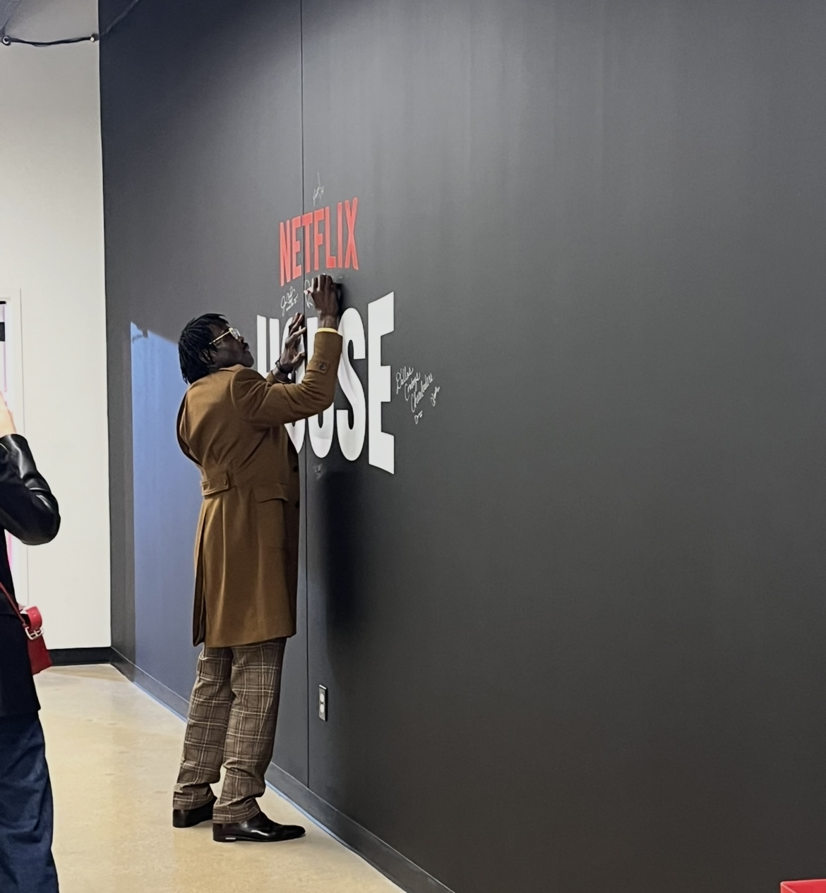 Michael Irvin NFL Hall of Famer Signs Netflix Wall - 1